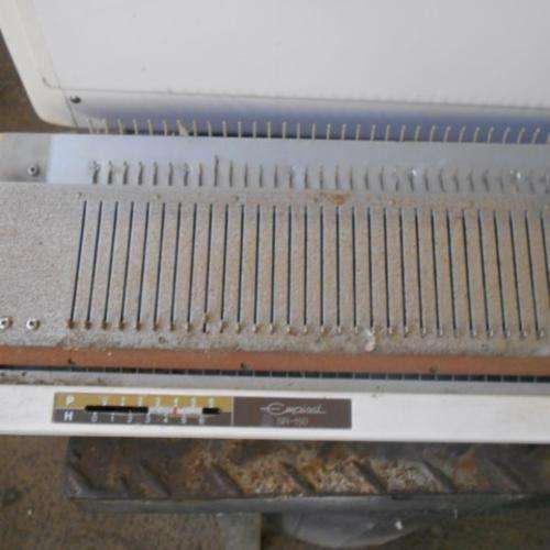 KNITTING MACHINE : EMPISAL CHUNKY KNITTER ( MODELS 150 AND 151 ) DOUBLE